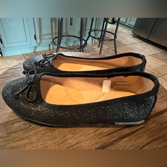 Cat & Jack Girls black glitter slip on flat, size 13 - Picture 2 of 4